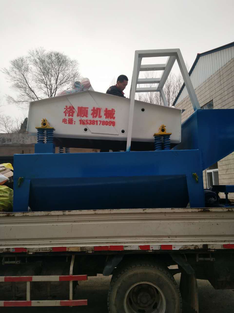 ��������̎�����Ҽ�ɳ����ϵ�y(t��ng)